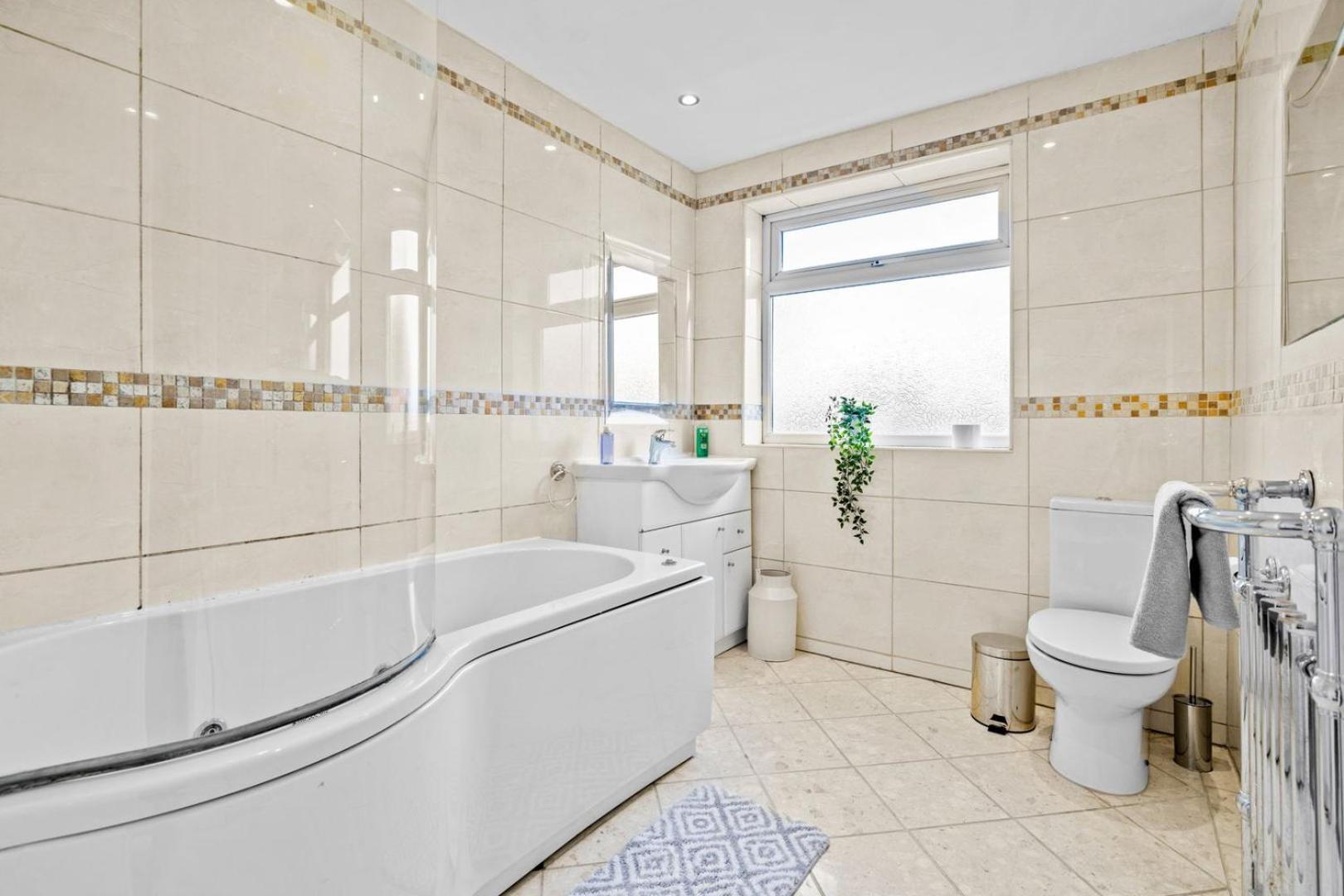 Spacious 5 Bedroom House Ноттингем Экстерьер фото